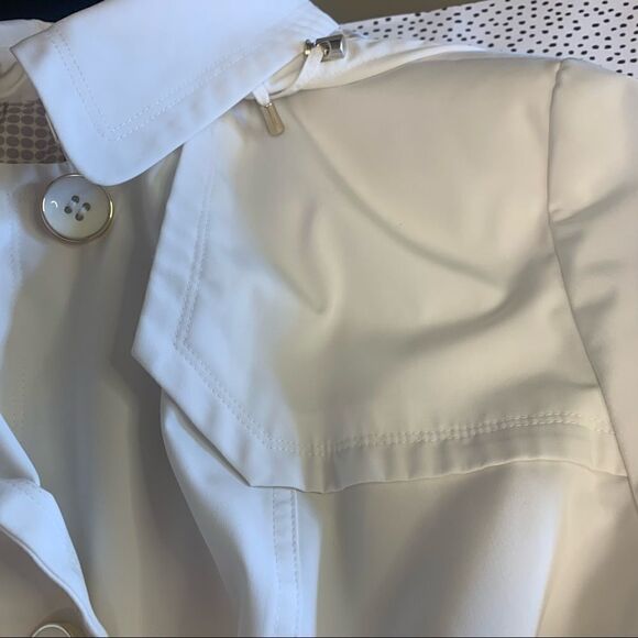 trench coat with belt and hood. Gallery size 1x Off white/ ivory - Picture 5 of 12